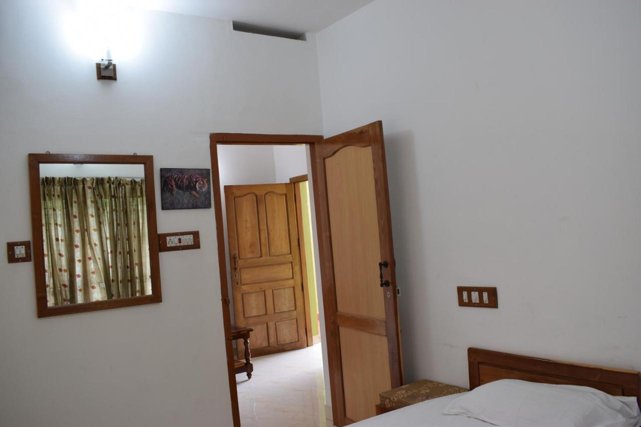 Oriole Homestay Теккади Экстерьер фото